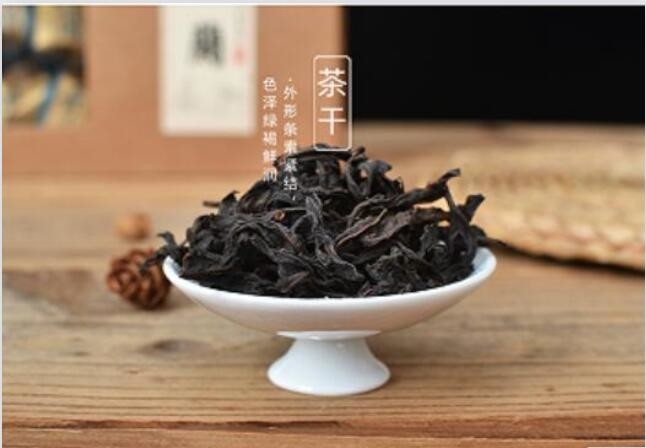 2022 Mùa xuân đầu trà mới trà đen núi Wuyi Zhengshan hoa nhỏ hoa trái cây núi cao trà hoang dã Tongmu Guan SAN t